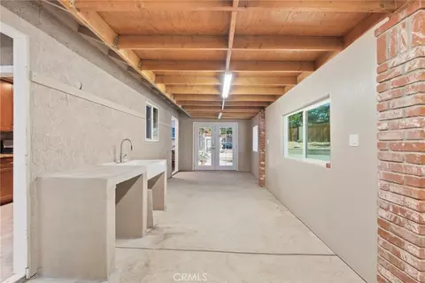 Entry Way - 19989 Cronese, Apple Valley, CA 92308 photo 5 of 6