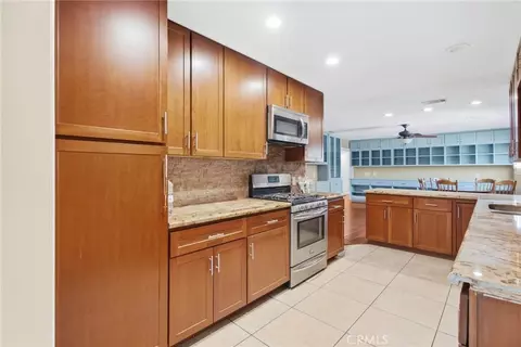 Kitchen - 19989 Cronese, Apple Valley, CA 92308 photo 2 of 2