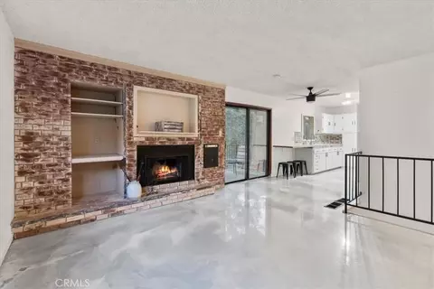 Living - 24868 Edelweiss Dr, Crestline, CA 92325 photo 3 of 4