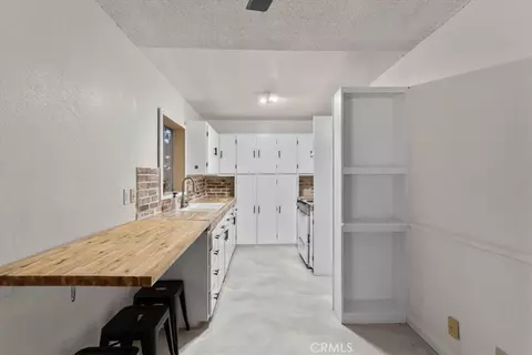 Kitchen - 24868 Edelweiss Dr, Crestline, CA 92325 photo 1 of 2