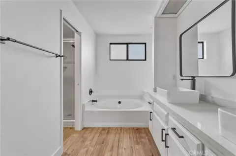 Bath - 463 Stanford Dr, Barstow, CA 92311 photo 3 of 4