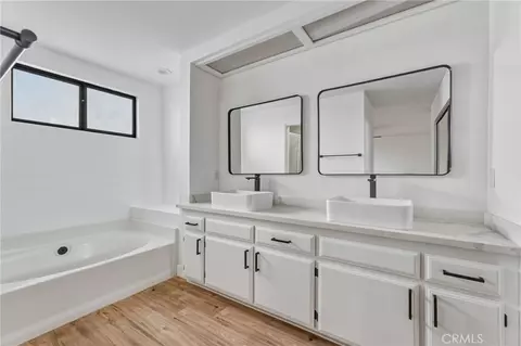 Bath - 463 Stanford Dr, Barstow, CA 92311 photo 2 of 4