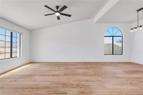 Living - 463 Stanford Dr, Barstow, CA 92311 photo 2 of 6