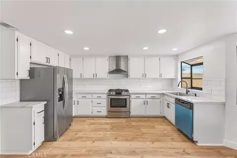 Kitchen - 463 Stanford Dr, Barstow, CA 92311 photo 2 of 3