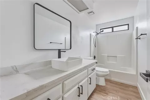 Bath - 463 Stanford Dr, Barstow, CA 92311 photo 1 of 4