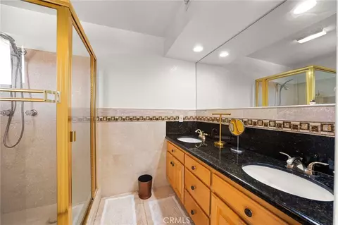 Bath - 1121 E Wilson, Glendale, CA 91206 photo 4 of 4