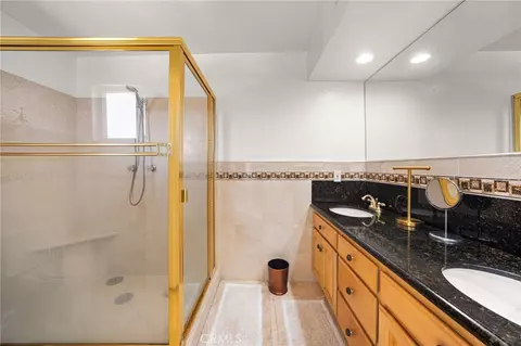 Bath - 1121 E Wilson, Glendale, CA 91206 photo 3 of 4