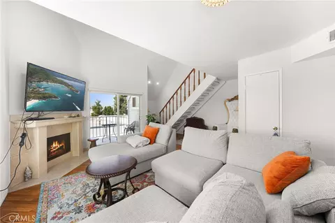 Living - 1121 E Wilson, Glendale, CA 91206 photo 3 of 3