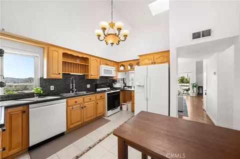 Kitchen - 1121 E Wilson, Glendale, CA 91206 photo 2 of 2