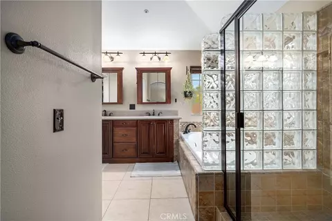 Bath - 1476 Augusta Dr, Upland, CA 91786 photo 2 of 7
