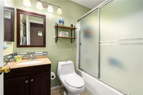 Bath - 1476 Augusta Dr, Upland, CA 91786 photo 1 of 7