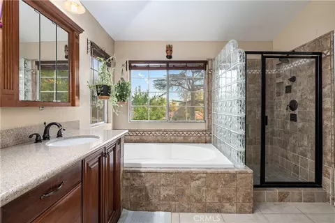 Bath - 1476 Augusta Dr, Upland, CA 91786 photo 5 of 7