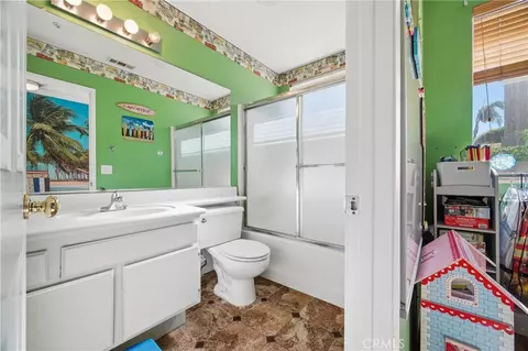 Bath - 15040 Elkhorn Dr, Fontana, CA 92336 photo 1 of 4