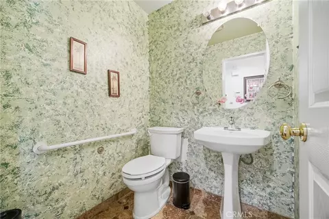 Bath - 15040 Elkhorn Dr, Fontana, CA 92336 photo 2 of 4