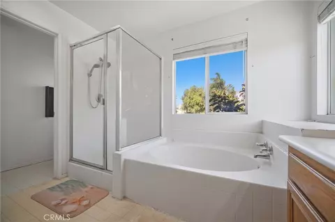 Bath - 15040 Elkhorn Dr, Fontana, CA 92336 photo 4 of 4