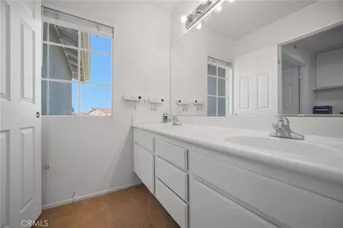 Bath - 15040 Elkhorn Dr, Fontana, CA 92336 photo 3 of 4