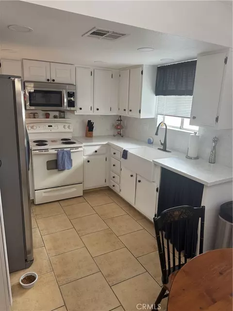 Kitchen - 6771 Alpine Ave, Twentynine Palms, CA 92277 photo 1 of 3