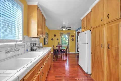 Kitchen - 680 Buckingham, Skyforest, CA 92385 photo 4 of 5