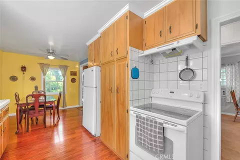 Kitchen - 680 Buckingham, Skyforest, CA 92385 photo 3 of 5