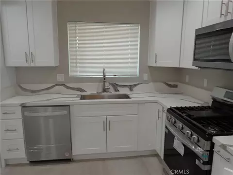 Kitchen - 12744 Running Deer, Apple Valley, CA 92308 photo 5 of 6