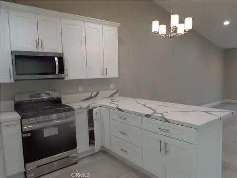 Kitchen - 12744 Running Deer, Apple Valley, CA 92308 photo 4 of 6