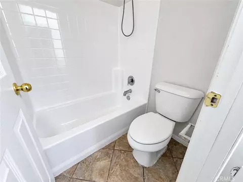 Bath - 854 Caden Pl, Perris, CA 92571 photo 3 of 6