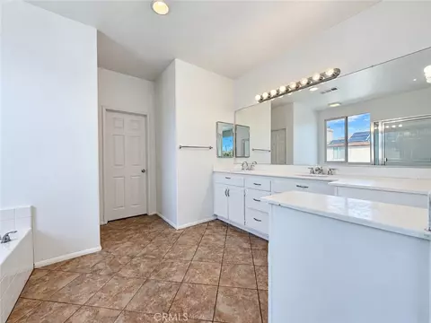 Bath - 854 Caden Pl, Perris, CA 92571 photo 4 of 6
