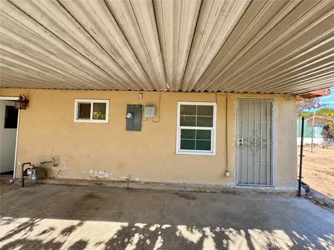 Exterior - 1452 Holly Ave, Colton, CA 92324 photo 4 of 7