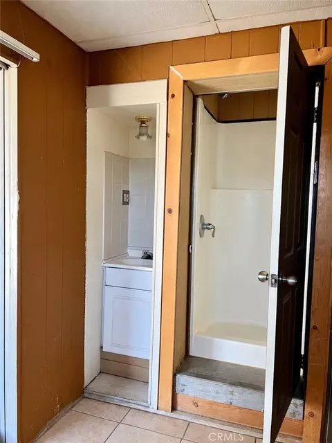 Bath - 1452 Holly Ave, Colton, CA 92324 photo 1 of 1