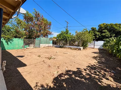 Exterior - 1452 Holly Ave, Colton, CA 92324 photo 5 of 7