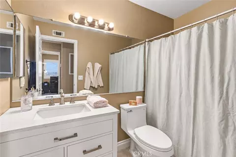 Bath - 15085 Primrose Ct, Fontana, CA 92336 photo 3 of 3