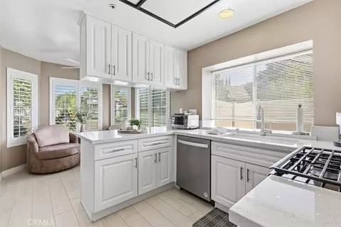 Kitchen - 15085 Primrose Ct, Fontana, CA 92336 photo 2 of 4