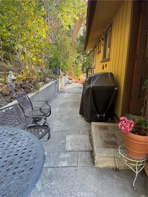 Exterior - 23764 Zuger Dr, Crestline, CA 92325 photo 2 of 2