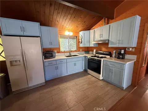 Kitchen - 23764 Zuger Dr, Crestline, CA 92325 photo 1 of 1