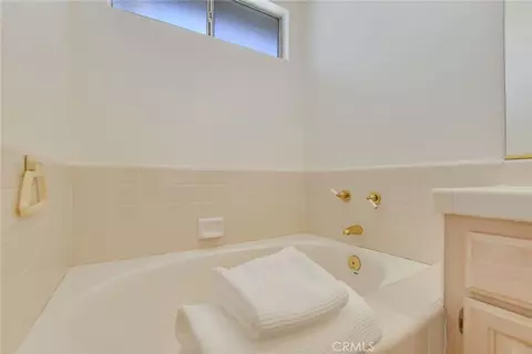 Bath - 978 Carson Ct, San Dimas, CA 91773 photo 3 of 5