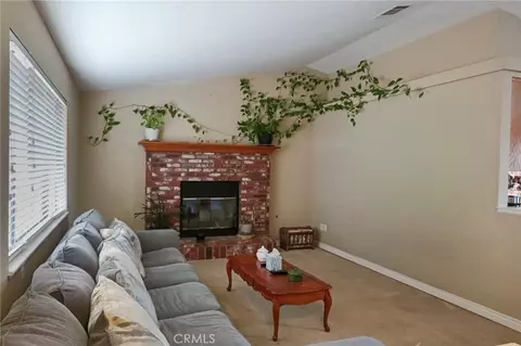 Living - 7728 Oakwood, Hesperia, CA 92345 photo 2 of 2