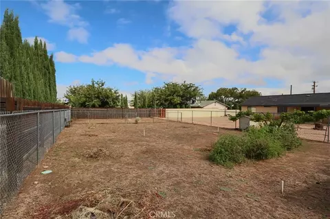 Exterior - 7728 Oakwood, Hesperia, CA 92345 photo 8 of 9