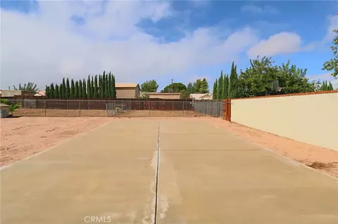 Exterior - 7728 Oakwood, Hesperia, CA 92345 photo 3 of 9
