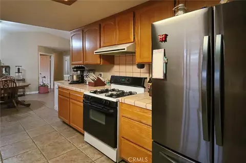 Entry Way - 7728 Oakwood, Hesperia, CA 92345 photo 4 of 5