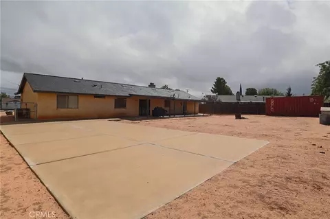 Exterior - 7728 Oakwood, Hesperia, CA 92345 photo 4 of 9