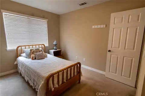 Bedroom - 7728 Oakwood, Hesperia, CA 92345 photo 5 of 10