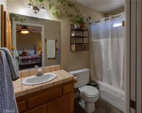 Bath - 7728 Oakwood, Hesperia, CA 92345 photo 3 of 4