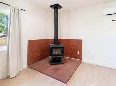 Living - 4883 Avenida La Candela, Joshua Tree, CA 92252 photo 5 of 6
