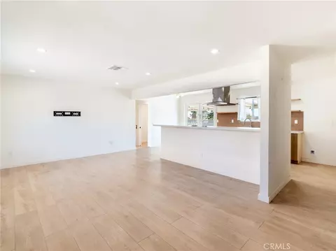Living - 4883 Avenida La Candela, Joshua Tree, CA 92252 photo 2 of 6