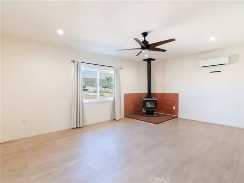 Living - 4883 Avenida La Candela, Joshua Tree, CA 92252 photo 4 of 6
