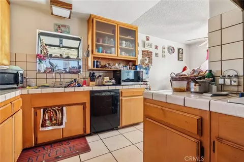 Kitchen - 25260 Antelope, Romoland, CA 92585 photo 3 of 5