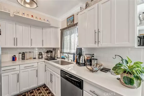 Kitchen - 940 E 3rd #21, Long Beach, CA 90802 photo 2 of 3