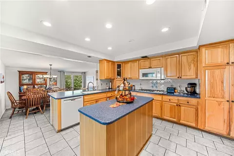 Kitchen - 6614 Summit, Highland, CA 92346 photo 2 of 4