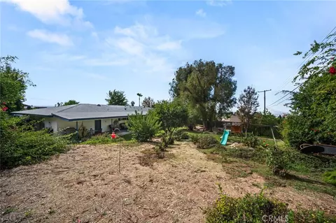 Exterior - 6614 Summit, Highland, CA 92346 photo 11 of 12