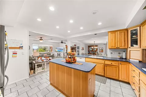 Kitchen - 6614 Summit, Highland, CA 92346 photo 3 of 4